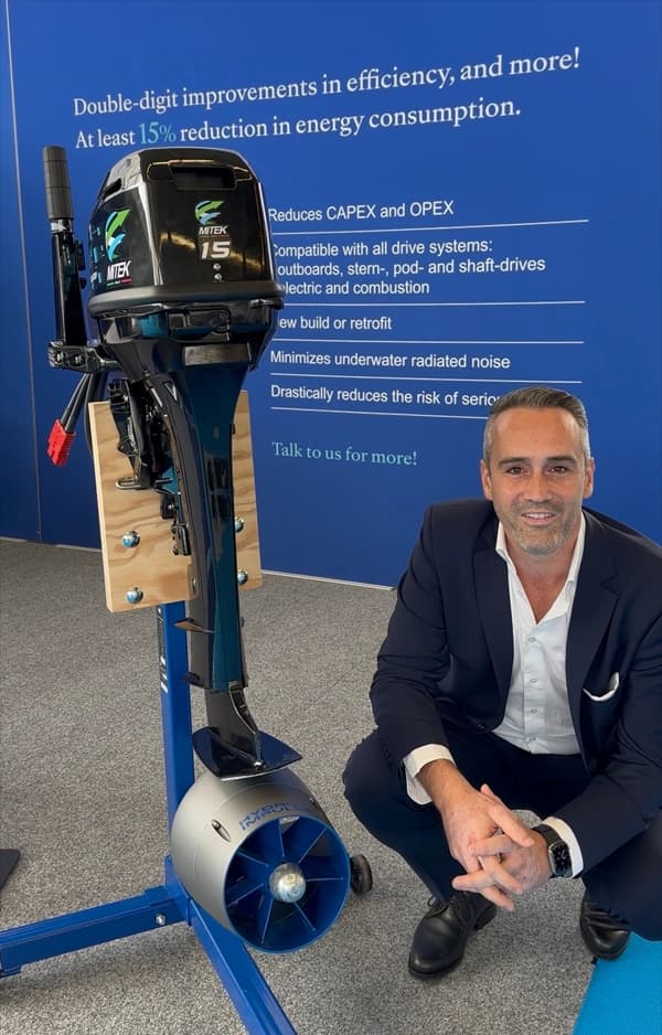 Alois Bauer vor dem Hydro Impulse